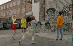 榜单缩略图:小巷里的街头篮球